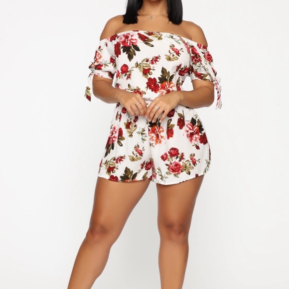 ✨ Forever A Lady Foral Romper ✨ - Picture 1 of 3